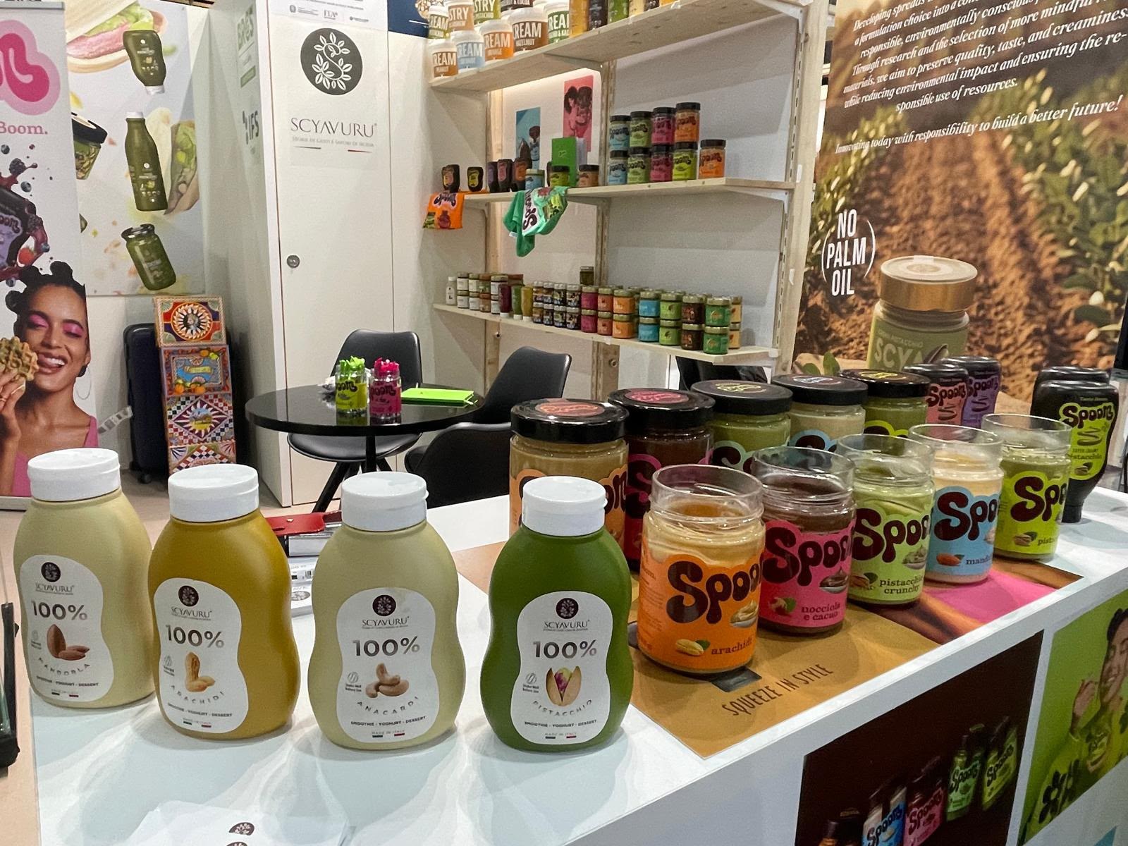Scyavuru SIAL Paris stand showcasing 100% pure nut pastes, Spoom spreads, and palm-oil-free Sicilian creams