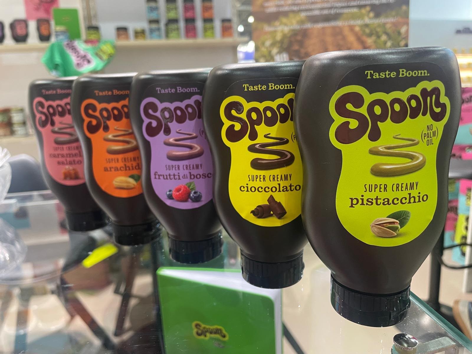 Spoom Super Creamy palm-oil-free squeezable topping bottles by Scyavuru in pistachio, chocolate, berry, peanut and salted caramel flavors at SIAL Paris